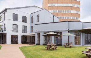 212 New Kings Road external 300x191