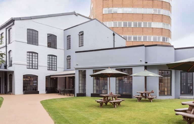 212 New Kings Road external 768x490