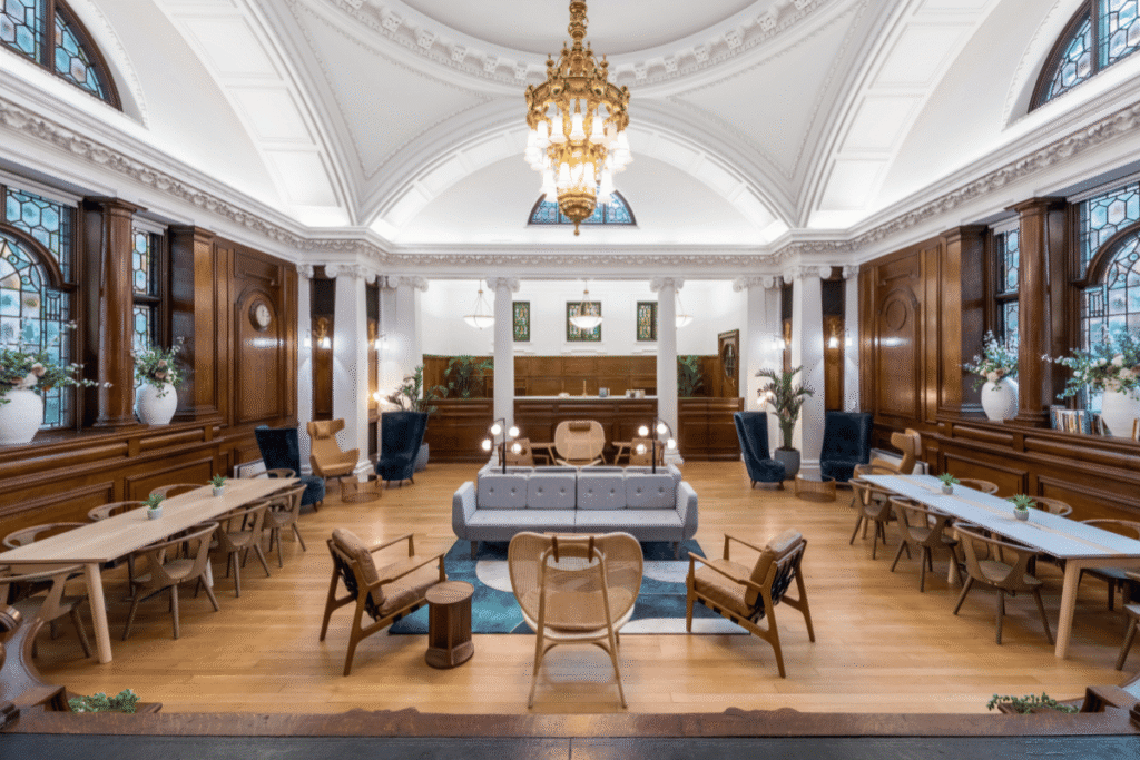 Boutique Workplace Holborn Town Hall desks 3 1024x683