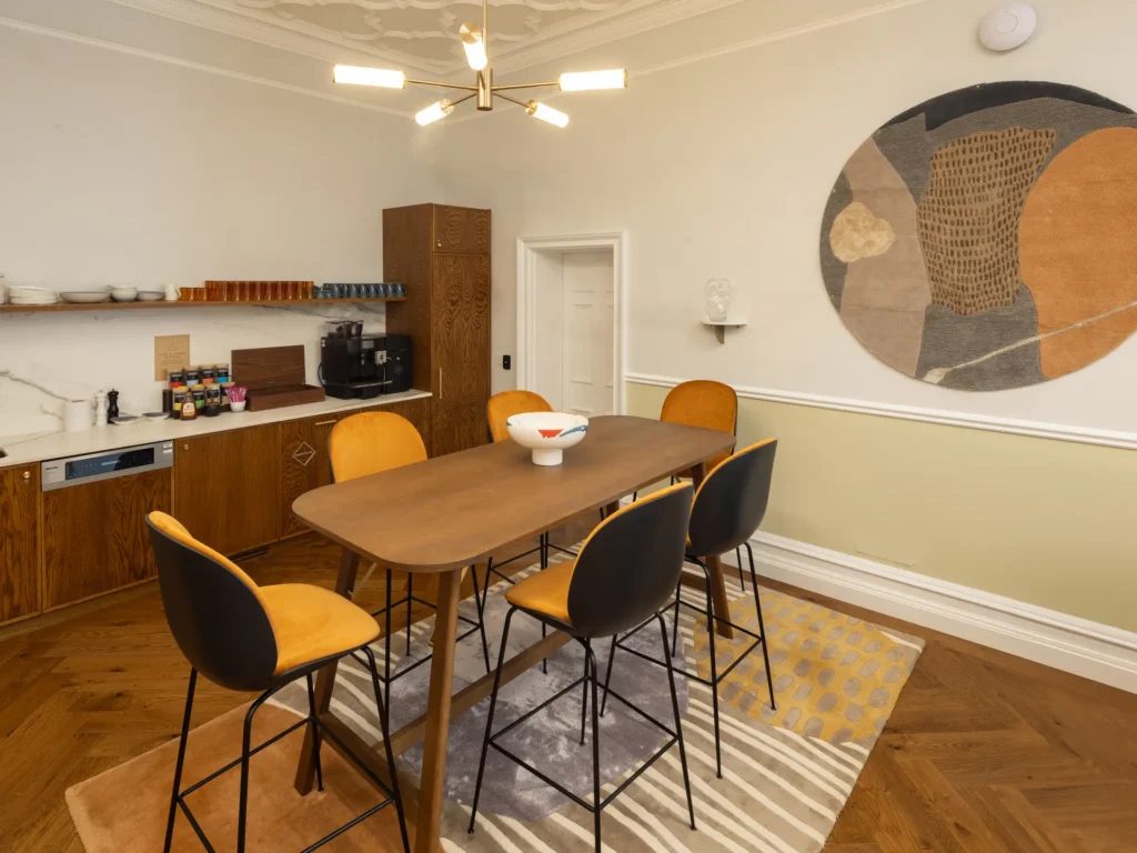 Grosvenor 128 Buckingham Palace Road communal area.JPG 1024x768