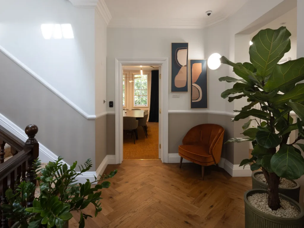 Grosvenor 128 Buckingham Palace Road hallway 1024x768