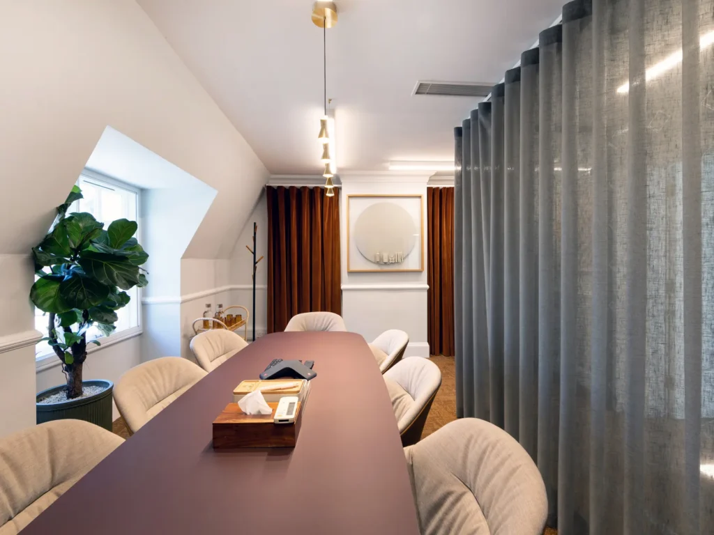 Grosvenor 128 Buckingham Palace Road meeting room.JPG 1024x768
