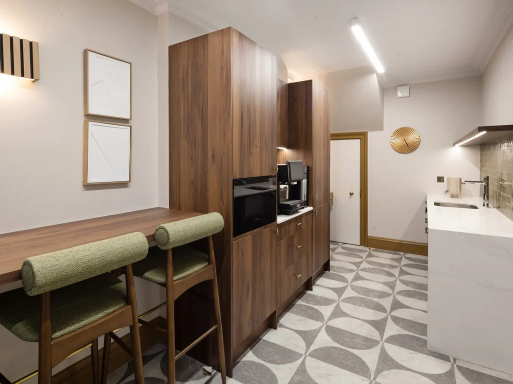 Grosvenor 142 Buckingham Palace Road kitchen 1024x768