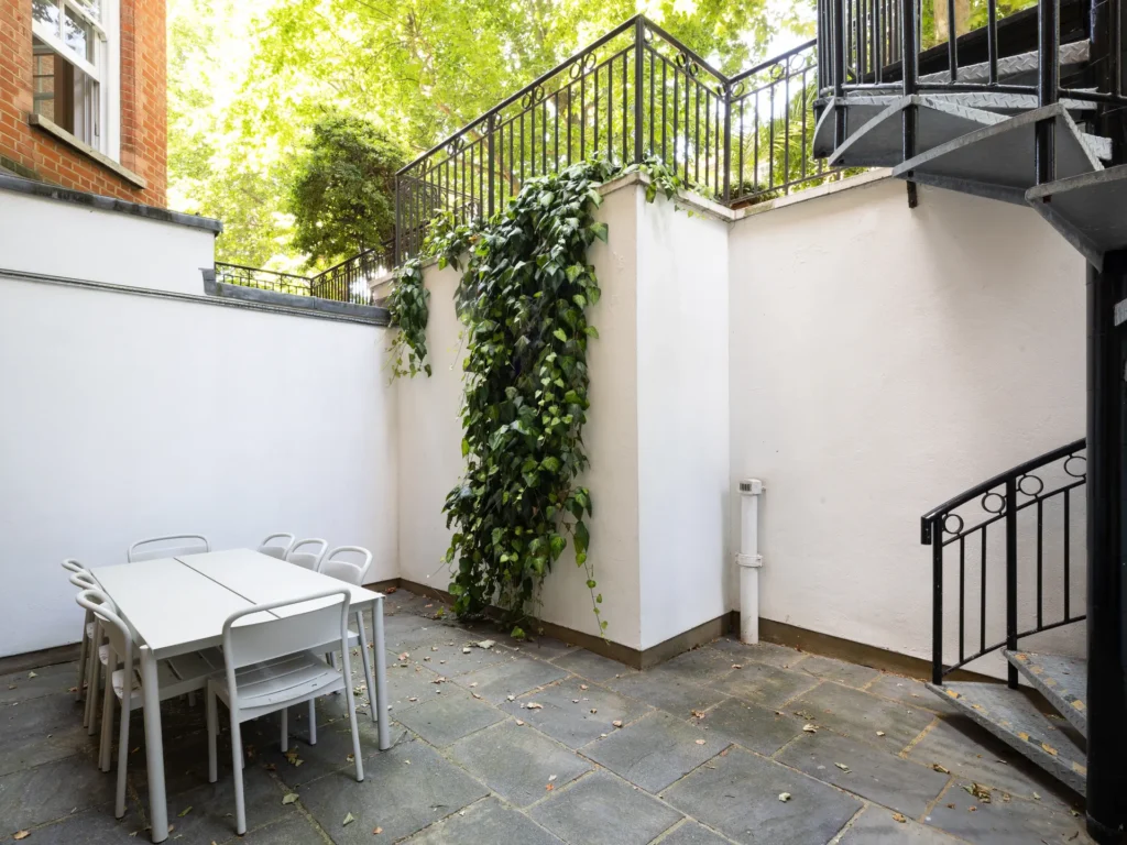 Grosvenor 142 Buckingham Palace Road outdoor space 1024x768